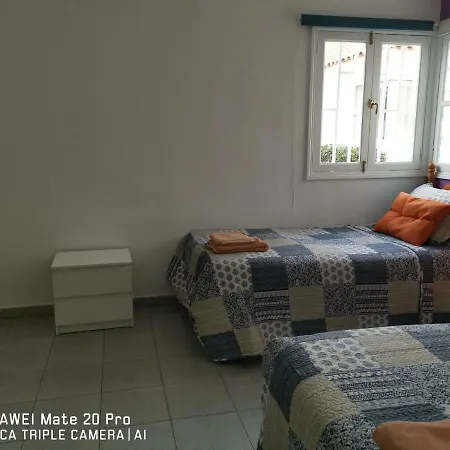 Nelidas Pri. Bungalow Pool & Wifi Free. Holiday home